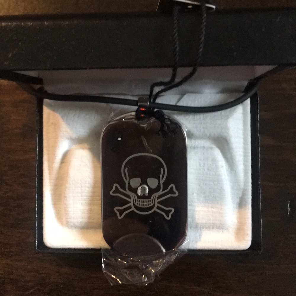 ❤️NEW!!!❤️ Colibri Stainless Steel Skull Necklace.